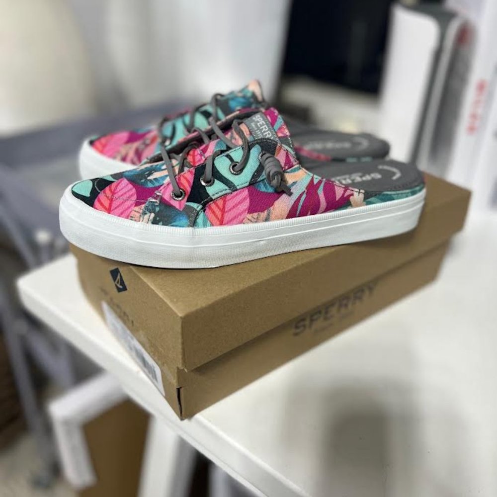 NWB Sperry Women's Crest Vibe Sneaker in Coral Pink - Size 7